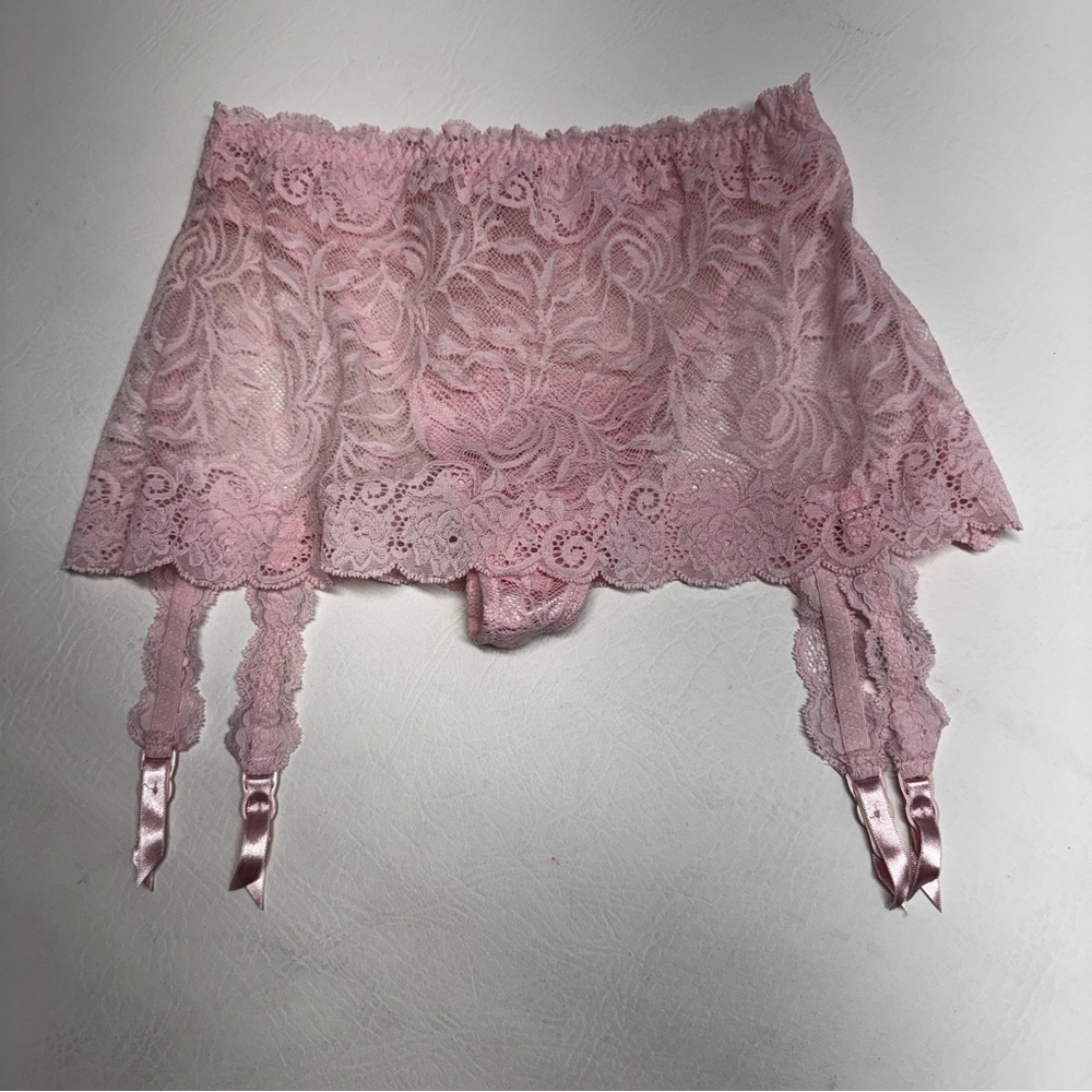 NWT Y2K Victoria's Secret Pink Lace Skirted Thong Removable Garter Straps, S